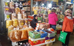 Đồ khô, bánh kẹo, mứt tết đã tràn ngập thị trường Hà Nội