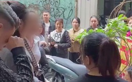 Xôn xao clip nhân viên quán bún ngan Nhàn cãi nhau tay đôi với khách, bà chủ bỗng dưng "mát tính" ngồi im re bất ngờ