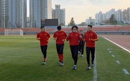 VCK U23 châu Á 2020: Quang Hải và Đình Trọng chính thức ra sân tập luyện cùng đồng đội