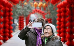 Người già Trung Quốc "hồi xuân" nhờ cách mạng 4.0: Từ WeChat đến Taobao đều chẳng ngán, thậm chí còn thành thạo hơn giới trẻ!