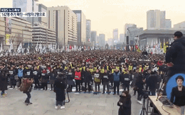 [ẢNH] Dịch COVID-19 diễn biến phức tạp, hàng ngàn người dân tại Seoul vẫn tuần hành bất chấp lệnh cấm tụ tập