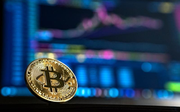 Bitcoin tăng vọt, sắp chạm 10.000 USD