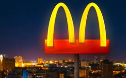 Tinh tế như McDonald's: Lặng lẽ để chữ M trong logo tách đôi ngầm nhắc nhở mọi người giữ khoảng cách tránh lây lan Covid-19