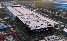 Tesla chính thức bàn giao xe điện "Made in China" đầu tiên