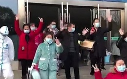 Hàng chục bệnh nhân Trung Quốc nhiễm virus corona hồ hởi xuất viện cùng lúc