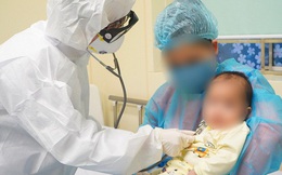 Chùm ảnh: Hành trình 9 ngày điều trị thành công cho bệnh nhi nhỏ tuổi nhất Việt Nam nhiễm COVID-19