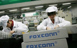 Trung Quốc: Nhà máy iPhone lớn nhất thế giới cũng chuyển sang làm khẩu trang vì bệnh dịch bùng phát