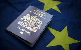 Tạm thời dừng nhập cảnh khách du lịch thuộc khu vực Schengen và Anh