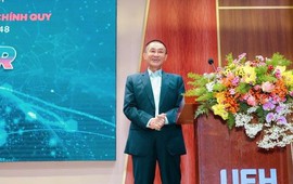 "Vua hàng hiệu" Johnathan nhắn nhủ sinh viên: Đừng phí thời gian vào các việc “giải trí không mang lại giá trị tri thức”!