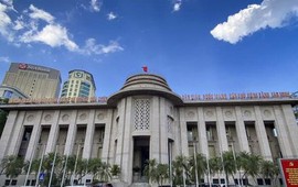 Lần đầu tiên trong năm, Ngân hàng Nhà nước giảm giá bán USD