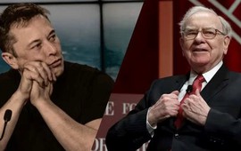 Đẳng cấp của một huyền thoại: Warren Buffett thắng lớn, giàu càng thêm giàu, trong khi Elon Musk trải qua năm kinh hoàng