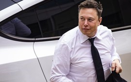 Tesla chịu trận vì Elon Musk