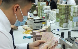 Lộ diện ngân hàng có thu nhập nhân viên tăng mạnh nhất nửa đầu năm