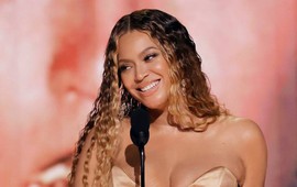 Đẳng cấp Beyoncé: Tới trễ do kẹt xe nhưng vẫn phá kỉ lục "khủng", còn được dâng cúp Grammy đến tận chỗ ngồi!