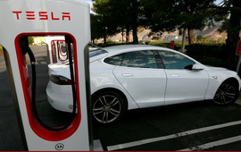 Tesla giảm giá bán xe lần thứ 5 tại Mỹ