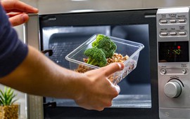 Nghiên cứu của đại học Mỹ: Ô nhiễm nhựa gây ung thư, vô sinh ở phụ nữ
