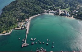 Ngắm biển xanh, cát trắng và vẻ đẹp nguyên sơ ở huyện đảo đẹp bậc nhất Việt Nam