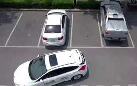 Nguyên tắc lùi ô tô an toàn tài xế cần nhớ