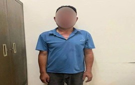 Người đàn ông chặn đầu ô tô, bóp mũi tài xế ở Hà Nội khai gì?