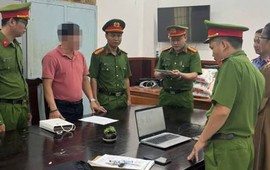 Thi hành lệnh bắt tạm giam cựu nhân viên ngân hàng Trần Văn Trạng 47 tuổi
