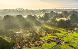 Phát hiện ngôi làng có hơn 400 căn nhà cùng quay một hướng: Cách Hà Nội 180 km và được thế giới vinh danh