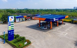 14 thương nhân đầu mối giảm thêm 300-350 đồng/lít xăng dầu so với giá điều hành