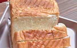 Miếng bánh mì "thị phi" nhất mạng xã hội Việt lúc này: Có những người từng trải qua tổn thương như thế, 40 tuổi vẫn phải tự chữa lành!