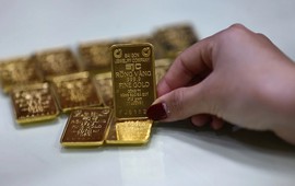 Giá vàng hôm nay 26/10: Neo ở đáy 3 tuần, 1 thương hiệu bất ngờ đi ngược