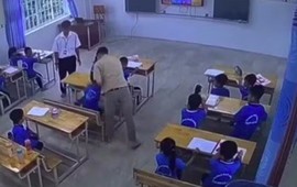 Thầy giáo người nước ngoài tát, túm cổ học sinh lớp 2 trong 8 phút cuối tiết: Nhà trường nói gì?