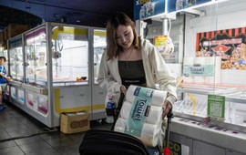 Máy gắp thú chuyển thành gắp trứng, gạo, giấy vệ sinh: Mô hình kinh doanh hút khách giữa thời lạm phát