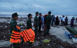 Tặng bằng khen cho nam thanh niên dũng cảm cứu sống 4 học sinh ở Quảng Trị