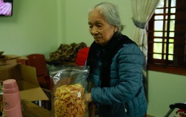 Bí quyết làm món 'mứt nhà nghèo' ngon nức tiếng của cụ bà gần 90 tuổi ở Huế