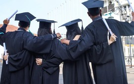 Chuyện gì đây: AI cướp việc làm, cử nhân Mỹ ồ ạt quay lại giảng đường để học tiếp