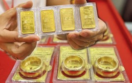 Giá vàng SJC sáng 25/5 mất thêm 400.000 đồng/lượng