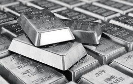 Quỹ bạc do BlackRock quản lý “xả” 100 tấn bạc chỉ trong một tuần