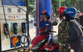 Xăng E10 ngày đầu mở bán đại trà: Giá cả ra sao, người dân đón nhận thế nào?