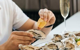 Thường xuyên ăn hàu để tăng bản lĩnh, người đàn ông nhận kết quả bất ngờ từ bác sĩ