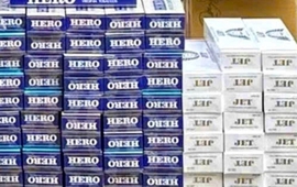 Bắt cụ bà SN 1964, thu giữ nhiều bao tải chứa 4.200 bao thuốc lá "quen mặt" với nhiều người Việt