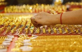 Giá vàng trải qua một đêm 'đỏ lửa', mức giảm sâu nhất tới 6 triệu đồng/lượng