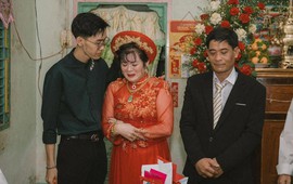 “Con xin phép gọi cô là má”: Lời nói khiến cô dâu U50 bật khóc trong ngày cưới