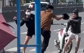 Truy tìm nhóm thanh niên nẹt pô rồi rút dao đâm người trên quốc lộ