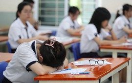 Nóng: Hủy toàn bộ kết quả thi của thí sinh mang điện thoại vào phòng thi tại 1 địa phương, xem xét trách nhiệm cán bộ coi thi