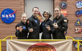 Chán "ở Trái Đất"? NASA mở đợt tuyển hiếm có: Sống trên Sao Hỏa và Mặt Trăng một năm, điều kiện không hề đơn giản