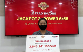 Người phụ nữ TP.HCM trúng Vietlott hơn 3,6 tỷ đồng, không đeo mặt nạ khi nhận giải