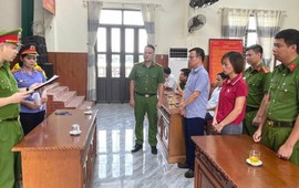 Khởi tố nguyên Chủ tịch, Kế toán, Thủ quỹ tại một địa phương