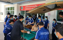 ‘Chiếc xe lao với tốc độ tối đa’: Nhà sư kể phút sinh tử trong vụ bé trai 11 tuổi lái xe tông đoàn hành hương ở Thái Lan