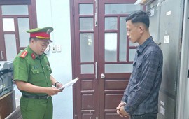 Thi hành lệnh bắt tạm giam nhân viên giao hàng Lê Tấn Hùng SN 1997