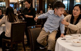 Một nhà hàng ra thông báo phạt tiền phụ huynh nếu để trẻ quậy phá: "Đây không phải sân chơi"