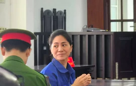 Giám đốc show 'Về đây bốn cánh chim trời' biết không thể biểu diễn vẫn bán vé, đón khán giả