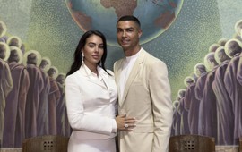 Không lâu đài rực rỡ, không siêu du thuyền xa hoa, Cristiano Ronaldo chọn cưới Georgina tại PHÒNG KHÁCH vì một lý do đặc biệt